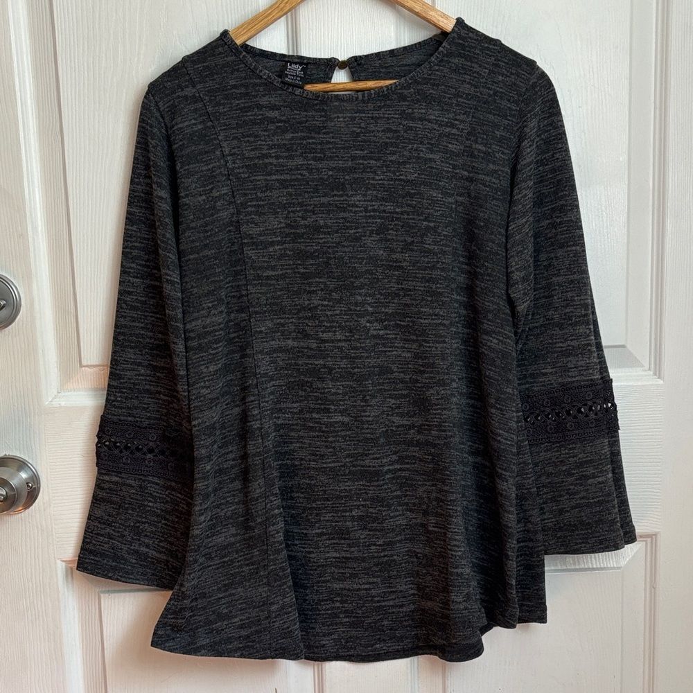 LILDY Button Back Keyhole Tunic Gray size S/M embroidered lace sleeve